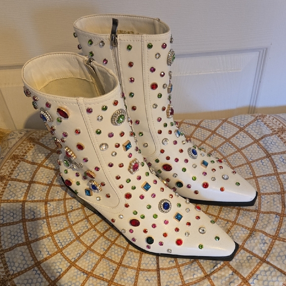Azalea Wang Shoes - Studded White Ankle Boots